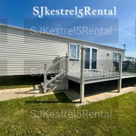 Bay Kestrel40 Camping