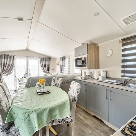 Bay Kestrel40