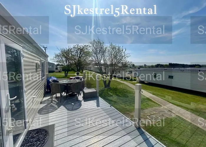 Bay Kestrel40 Camping