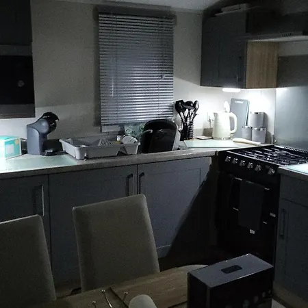 Bay Kestrel40 Camping