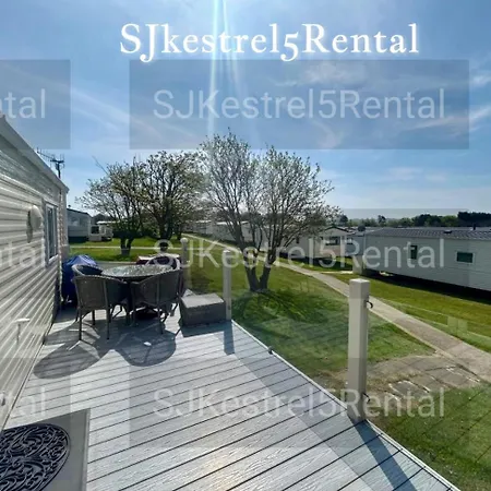 Bay Kestrel40 Camping